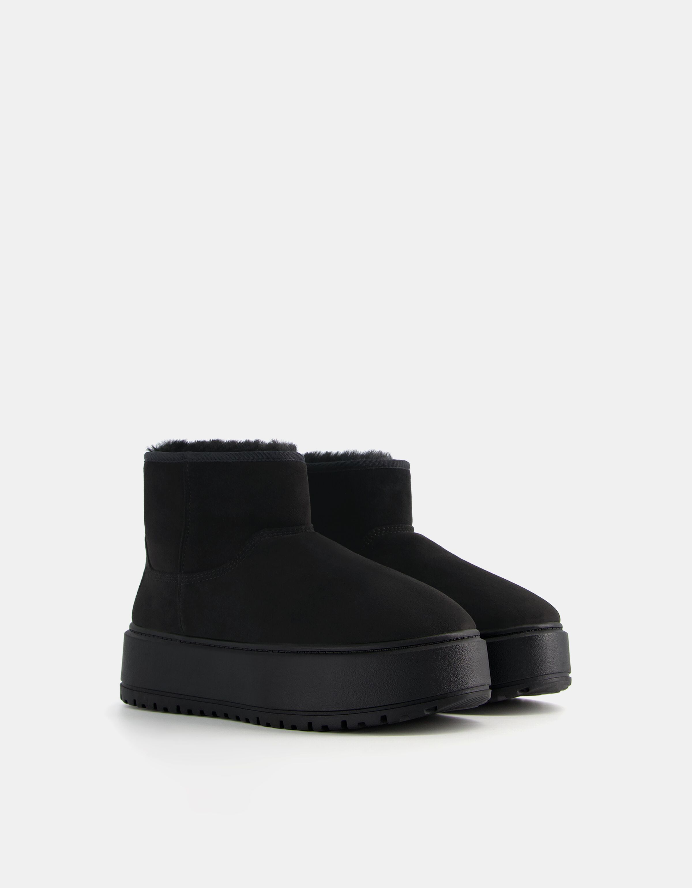 Black boots 2025 with fur lining