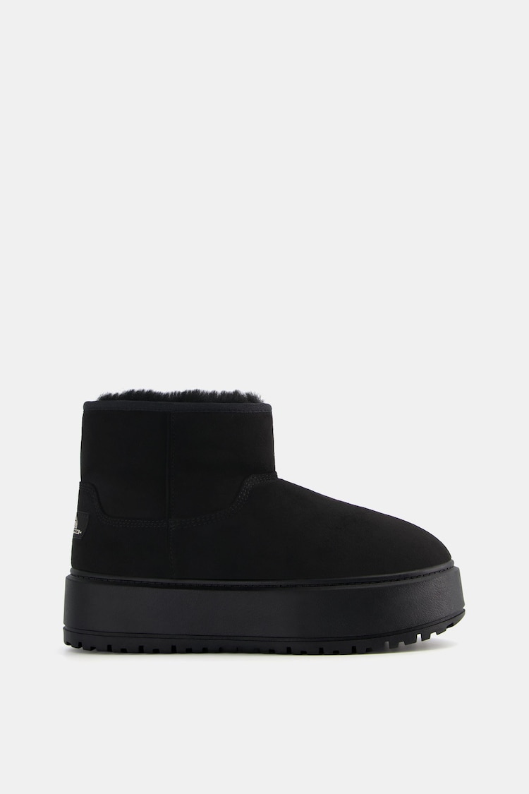 Platform ankle boots with faux fur lining