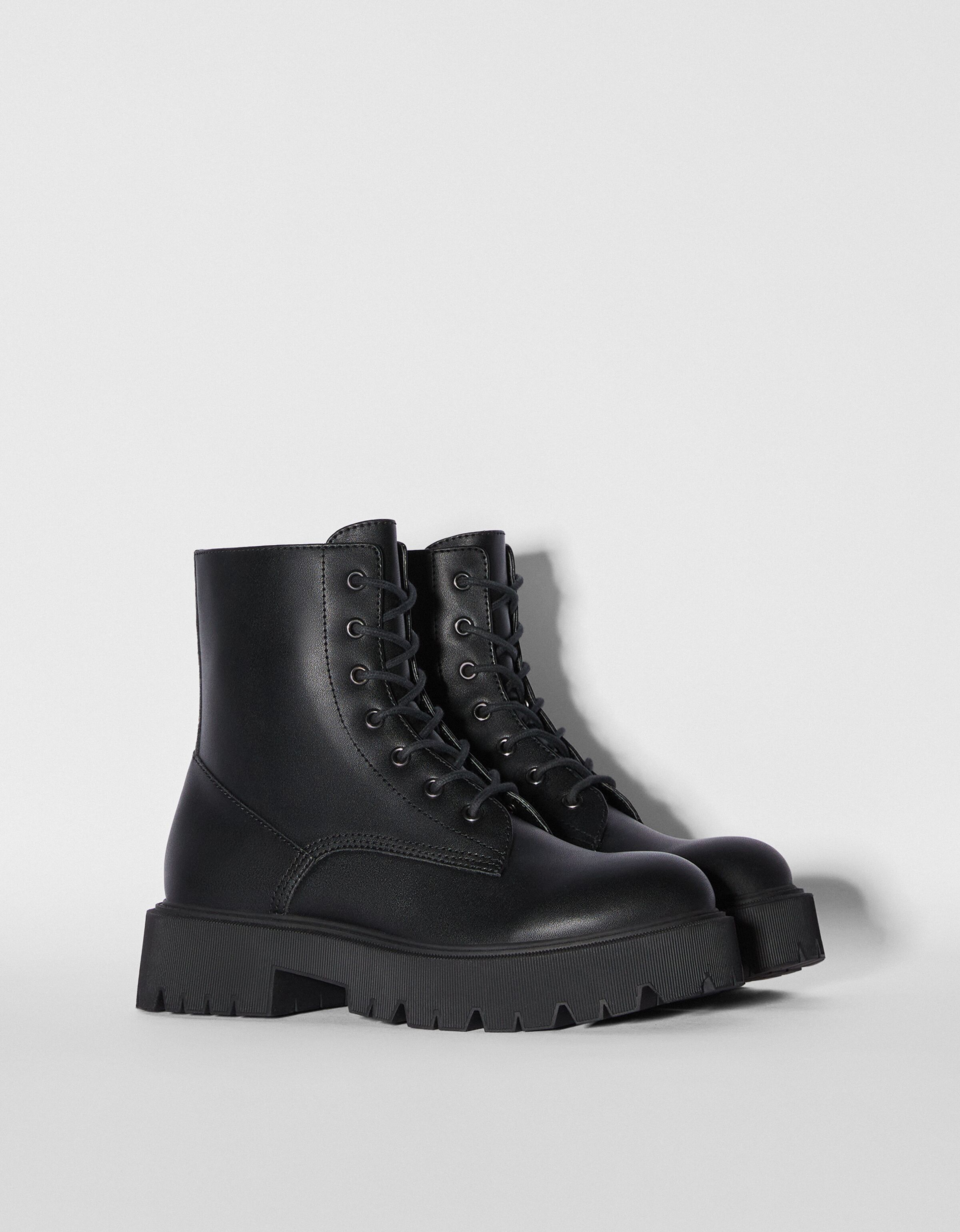 Bottines plates à lacets new arrivals