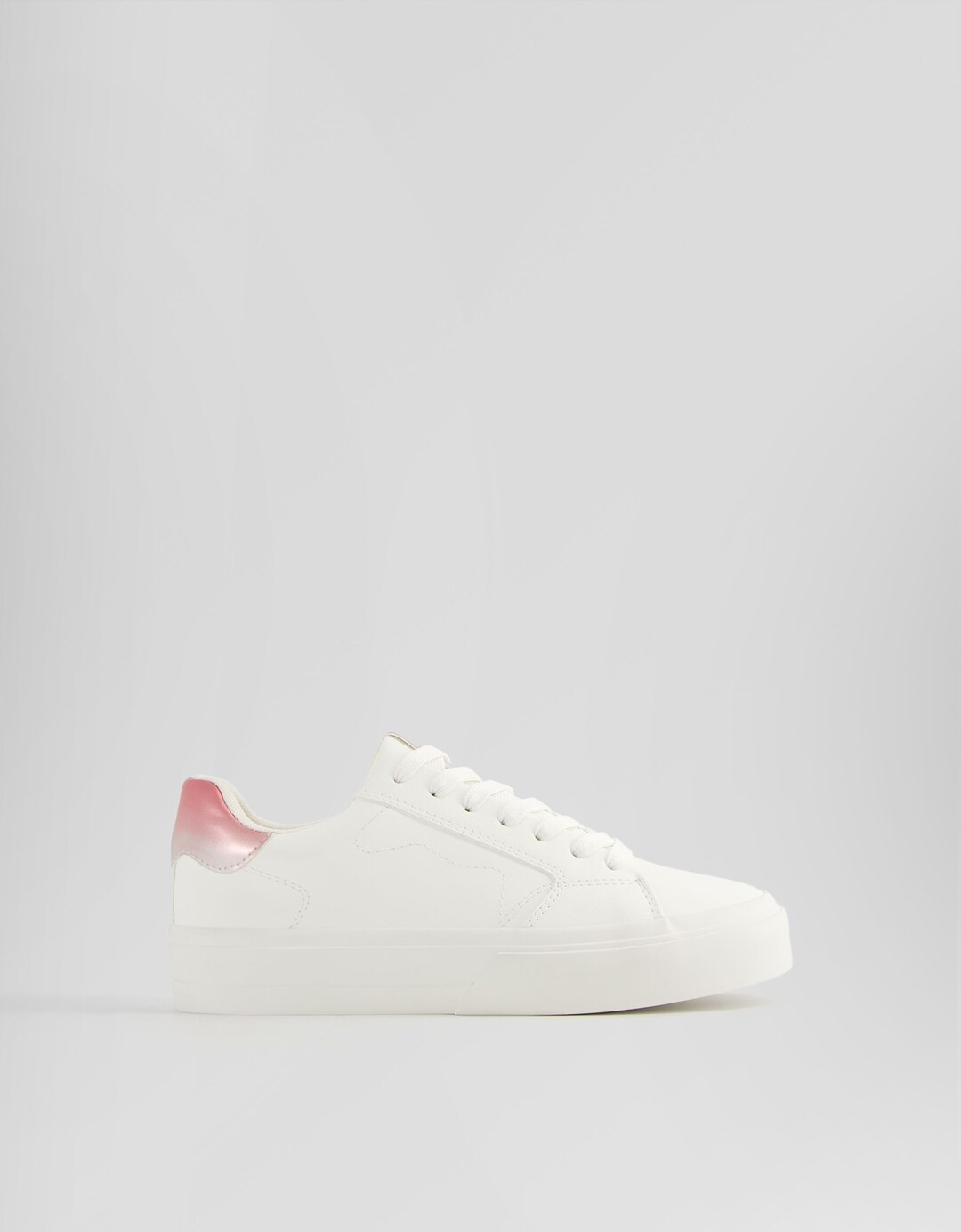 Platform trainers with metallic details