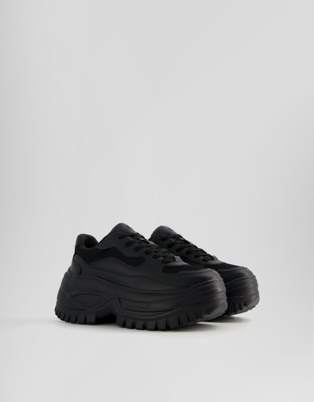 Contrast chunky sole mesh trainers