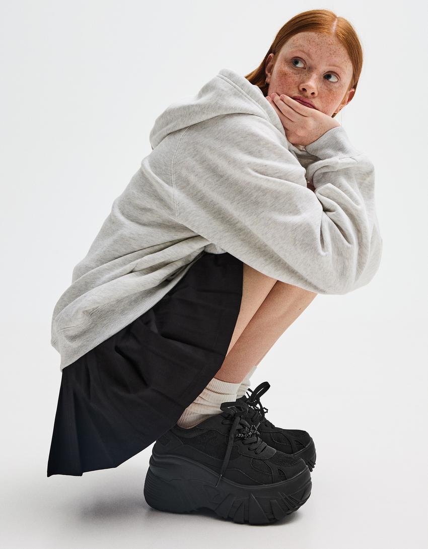 Dantel detaylı ve suni inci fiyonklu maksi platform spor ayakkabı-SİYAH-1