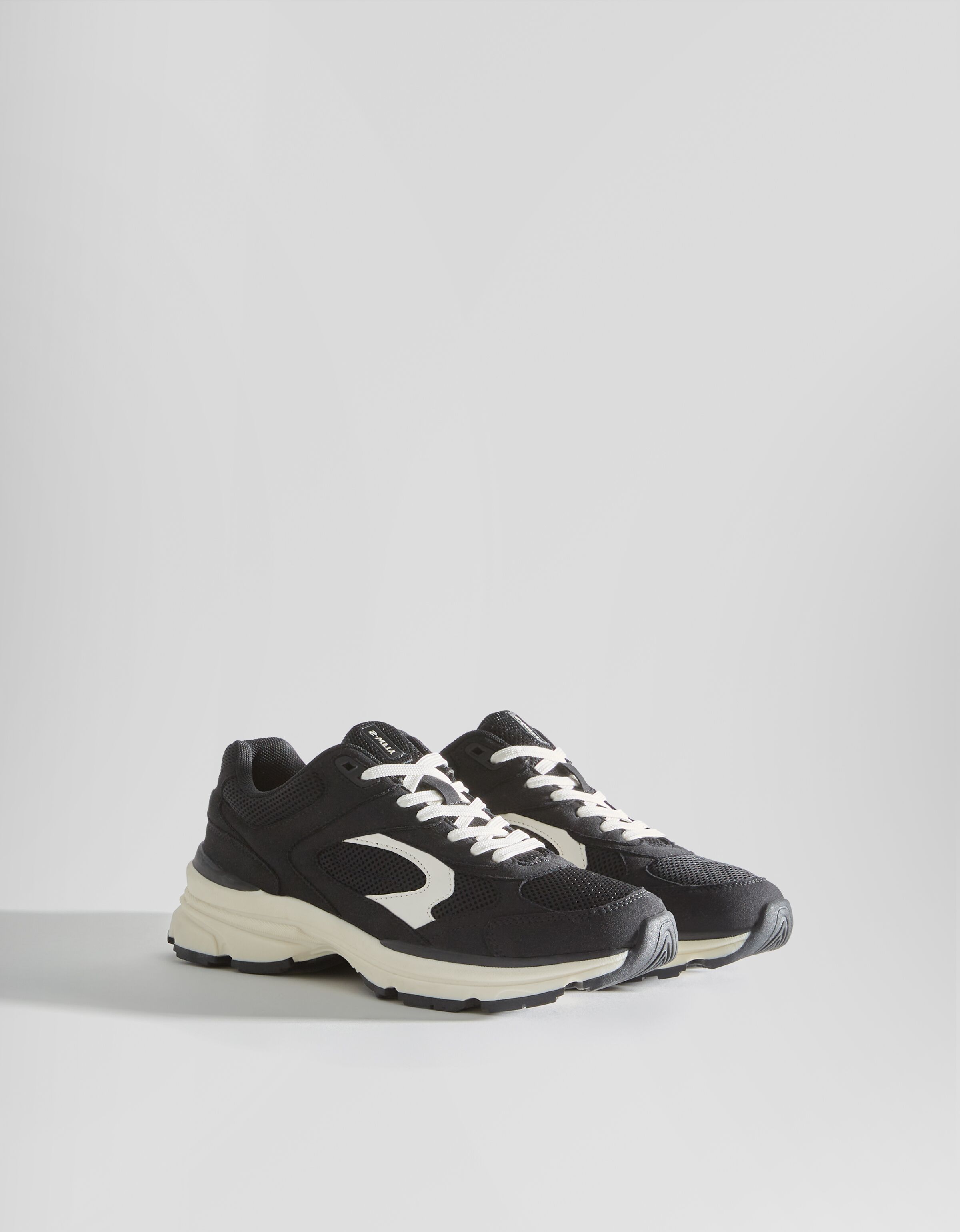 Contrast trainers with mesh detail Shoes Women Bershka