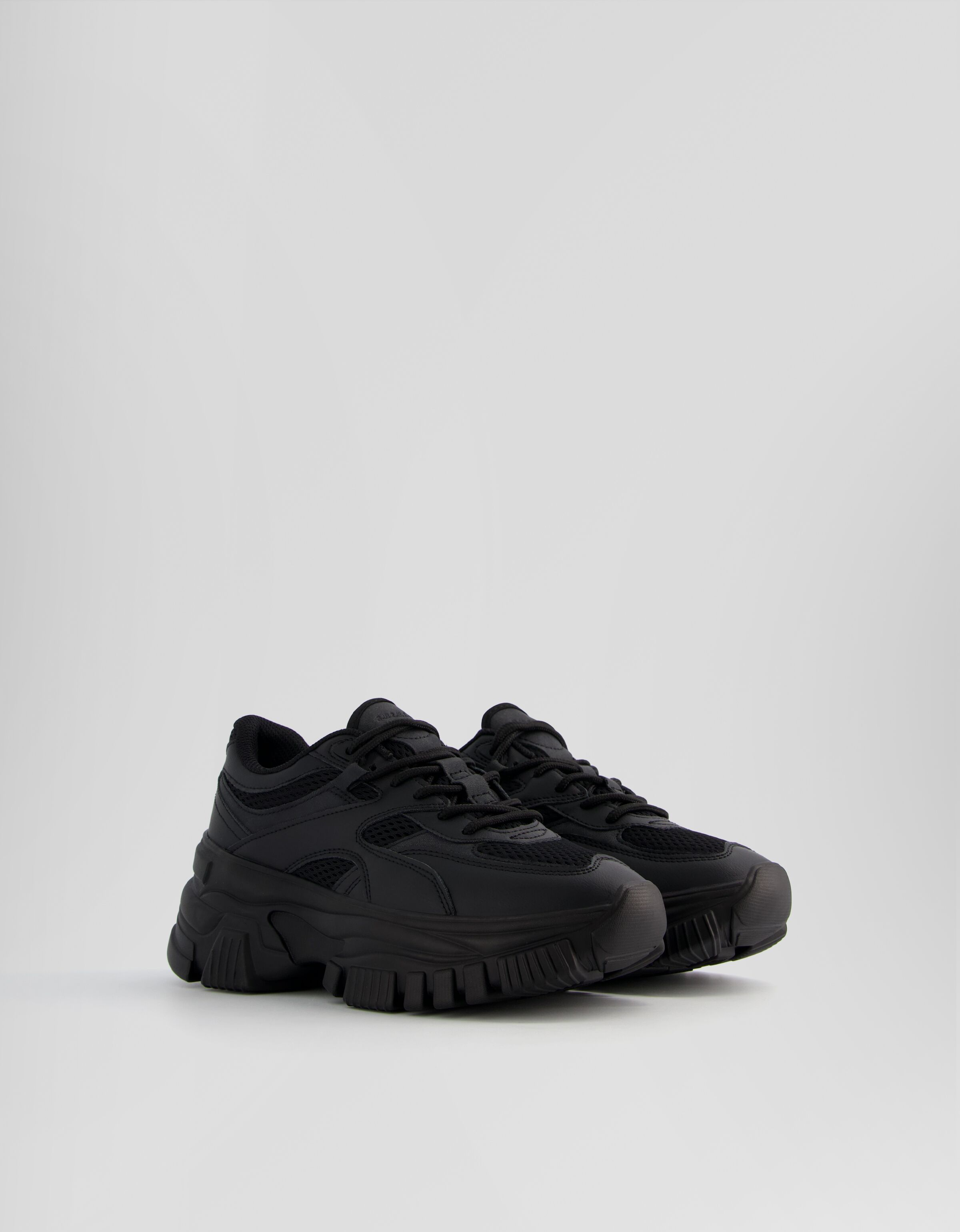 Contrast chunky sole mesh trainers