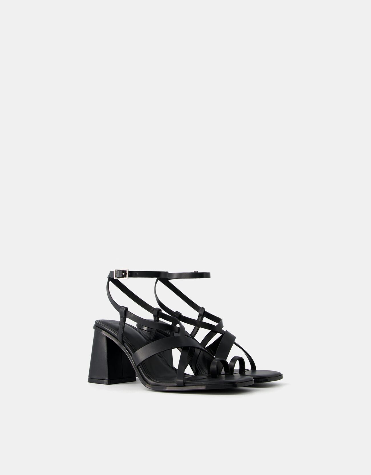 Sandalen mit breitem Absatz, Riemchen und Knöchelriemchen - Sandalen -  Damen | Bershka