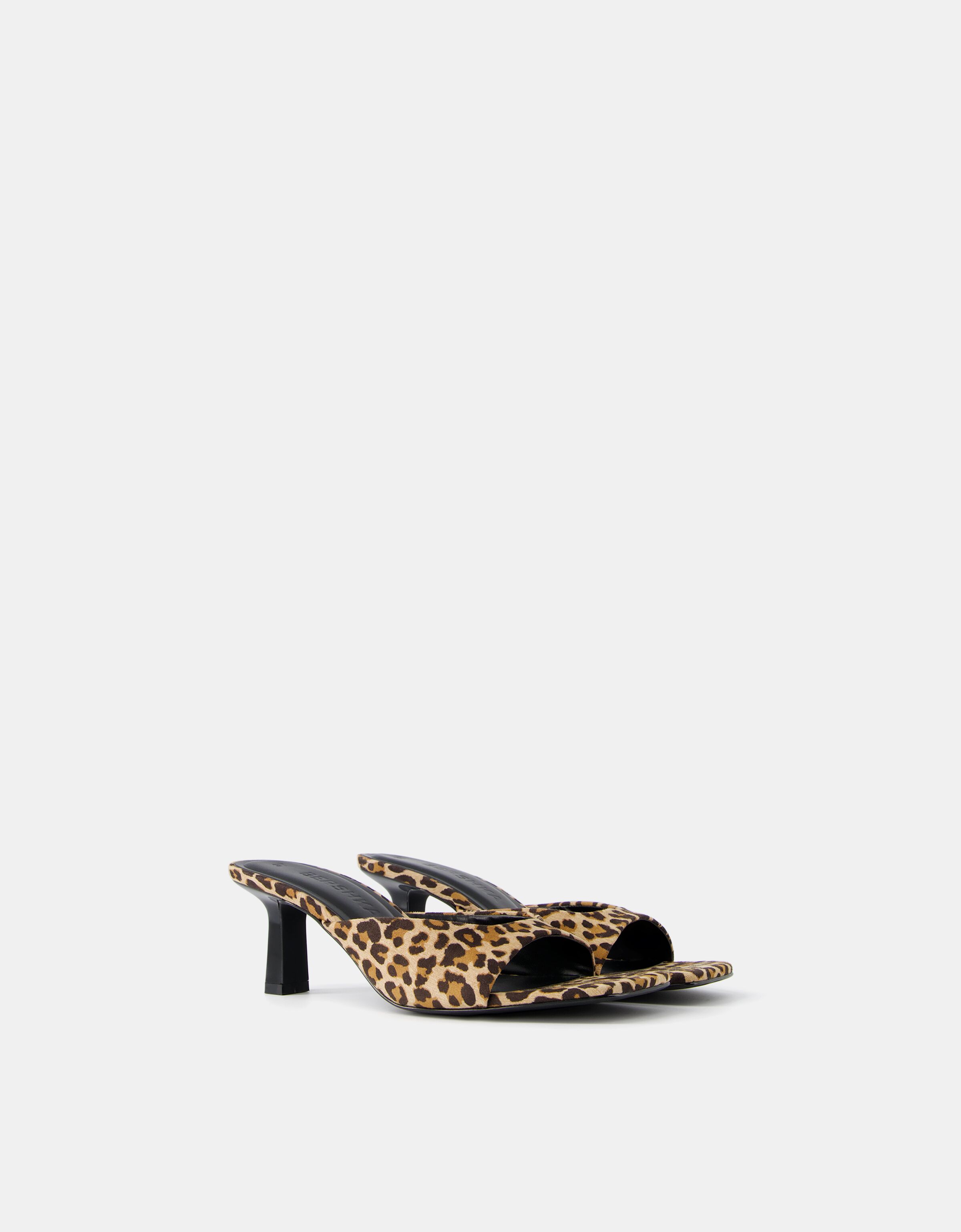 Heel animal online
