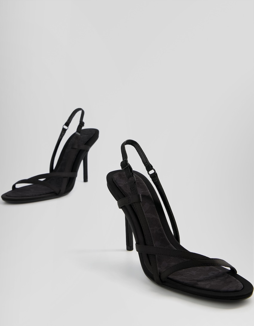 Sandaal met smalle hak en verstelbare bandjes-Zwart-3