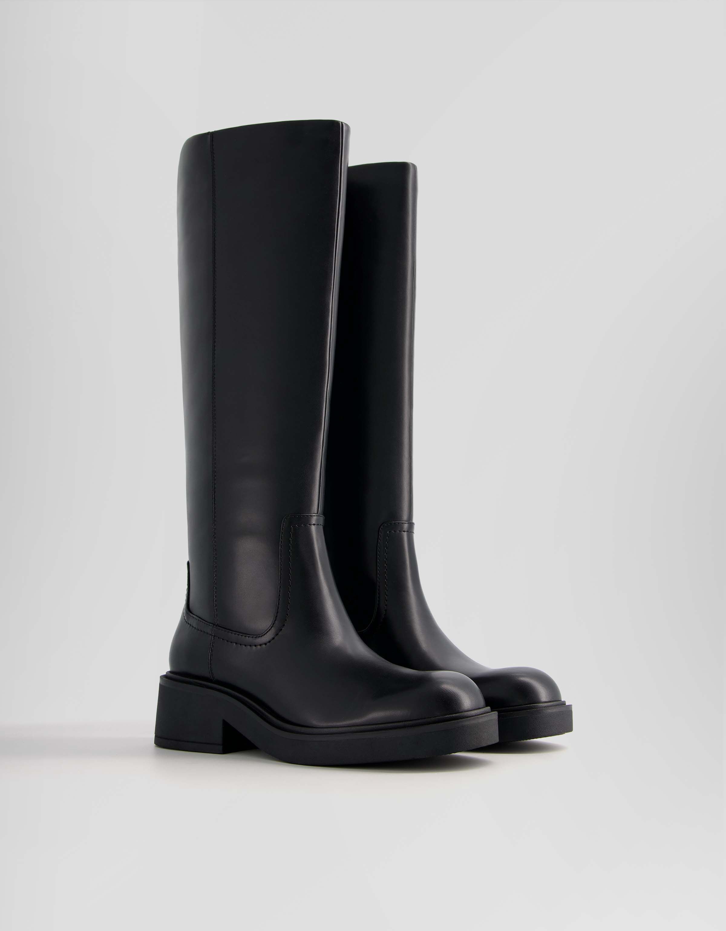 Botas cano alto store bershka