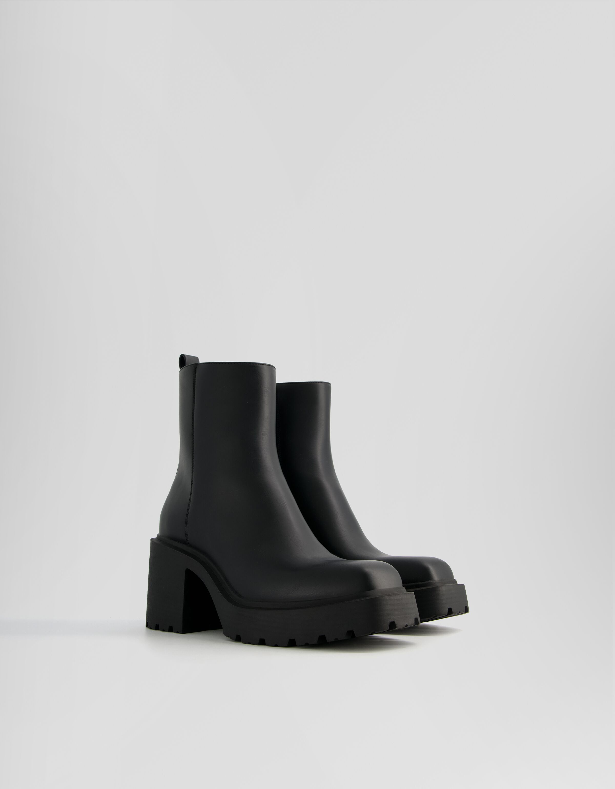 Men s high heel ankle boots with square toe Men Bershka