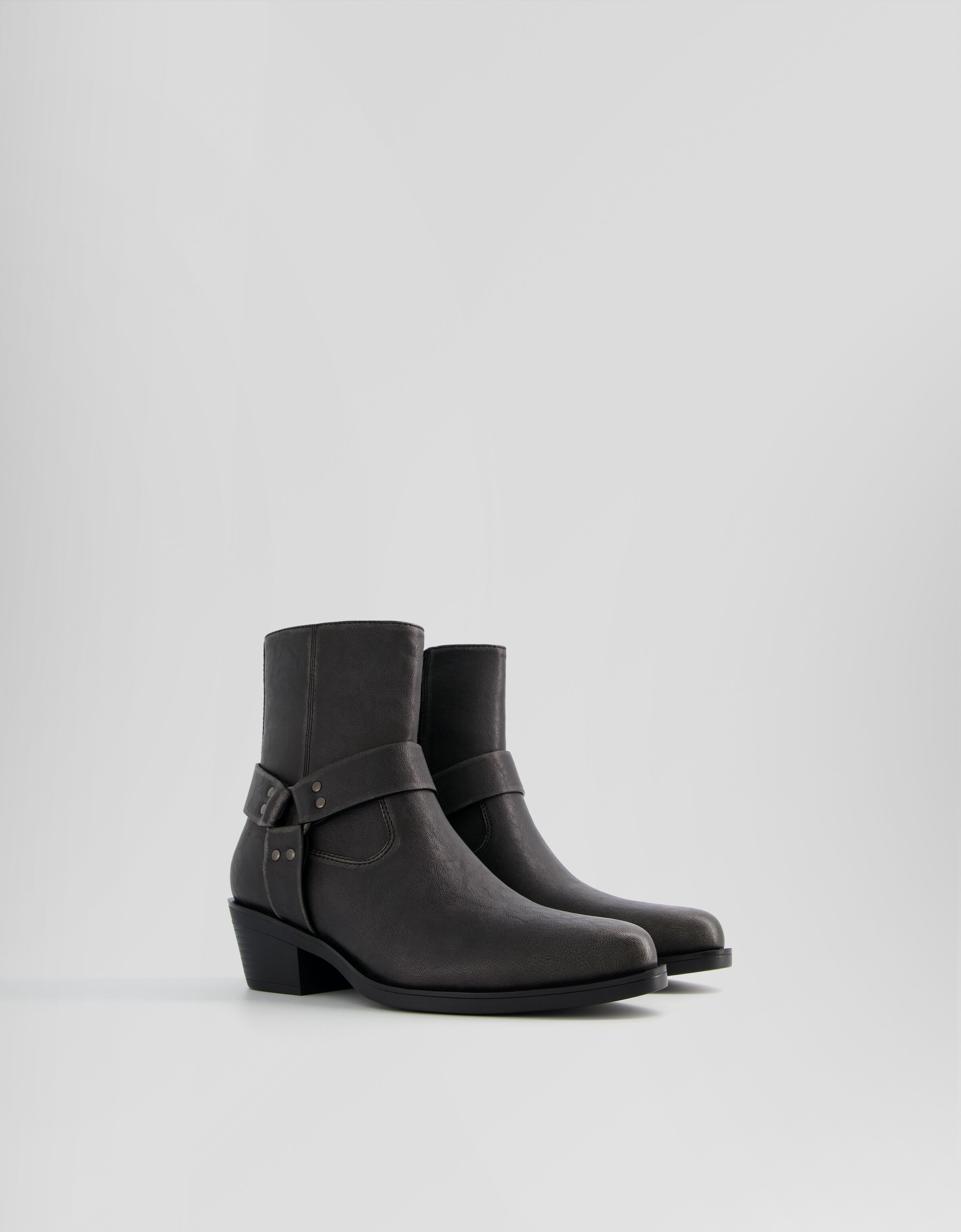 Bershka chelsea cheap boots