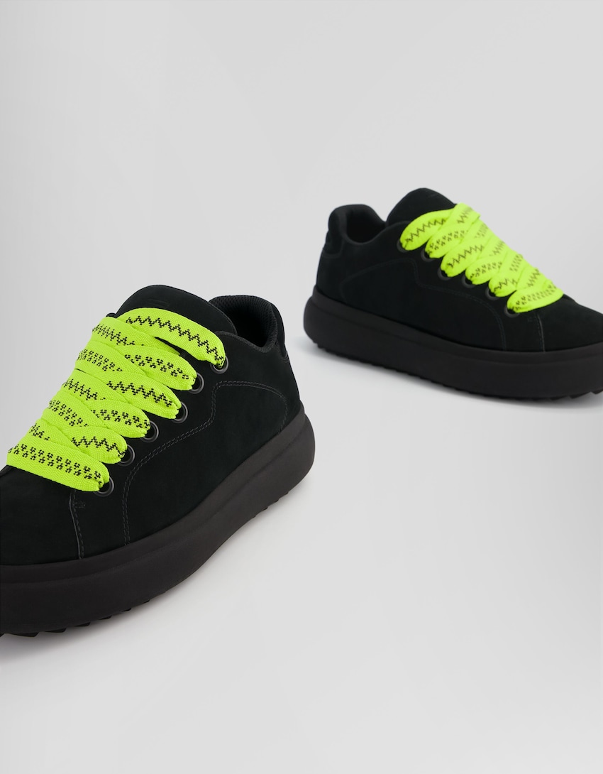 Herren-Sneaker mit Volumen und neonfarbenen Schnürsenkeln-Schwarz-2