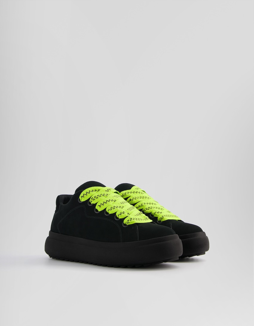 Kontrasztos színű, vastag talpú sportcipő-Fekete-0
