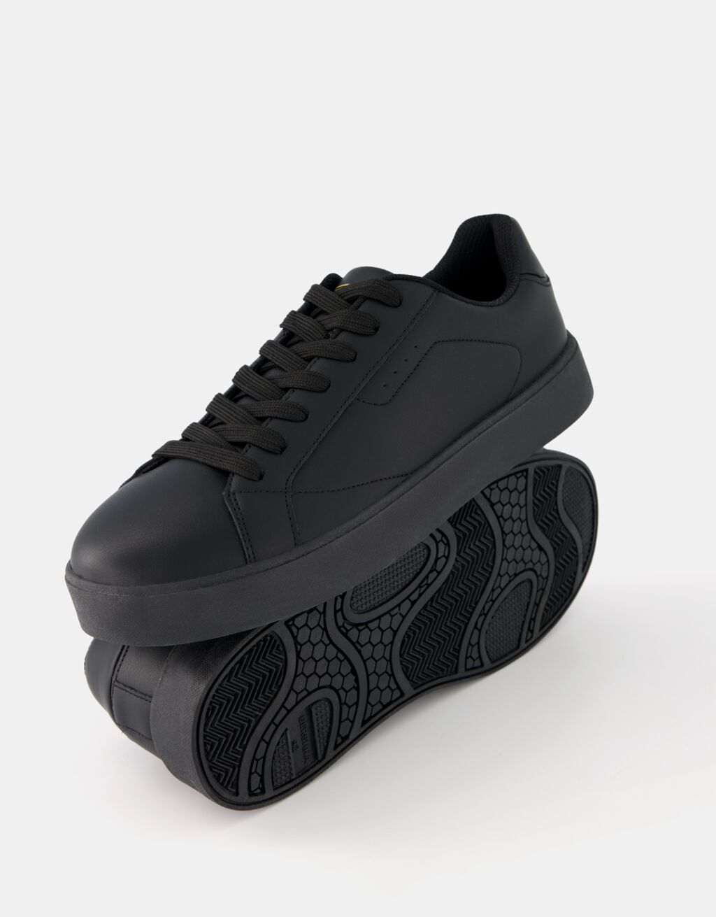 حذاء رياضي رجالي أساسي-أسود-3
