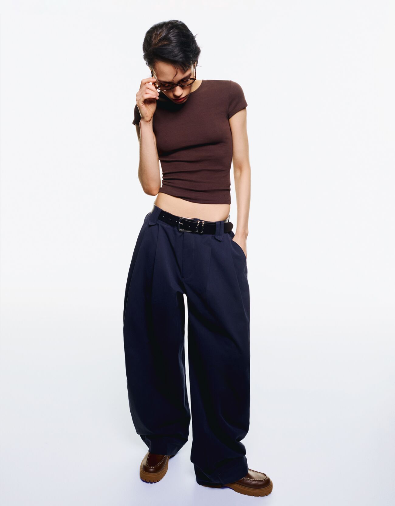 Balloon fit trousers with darts