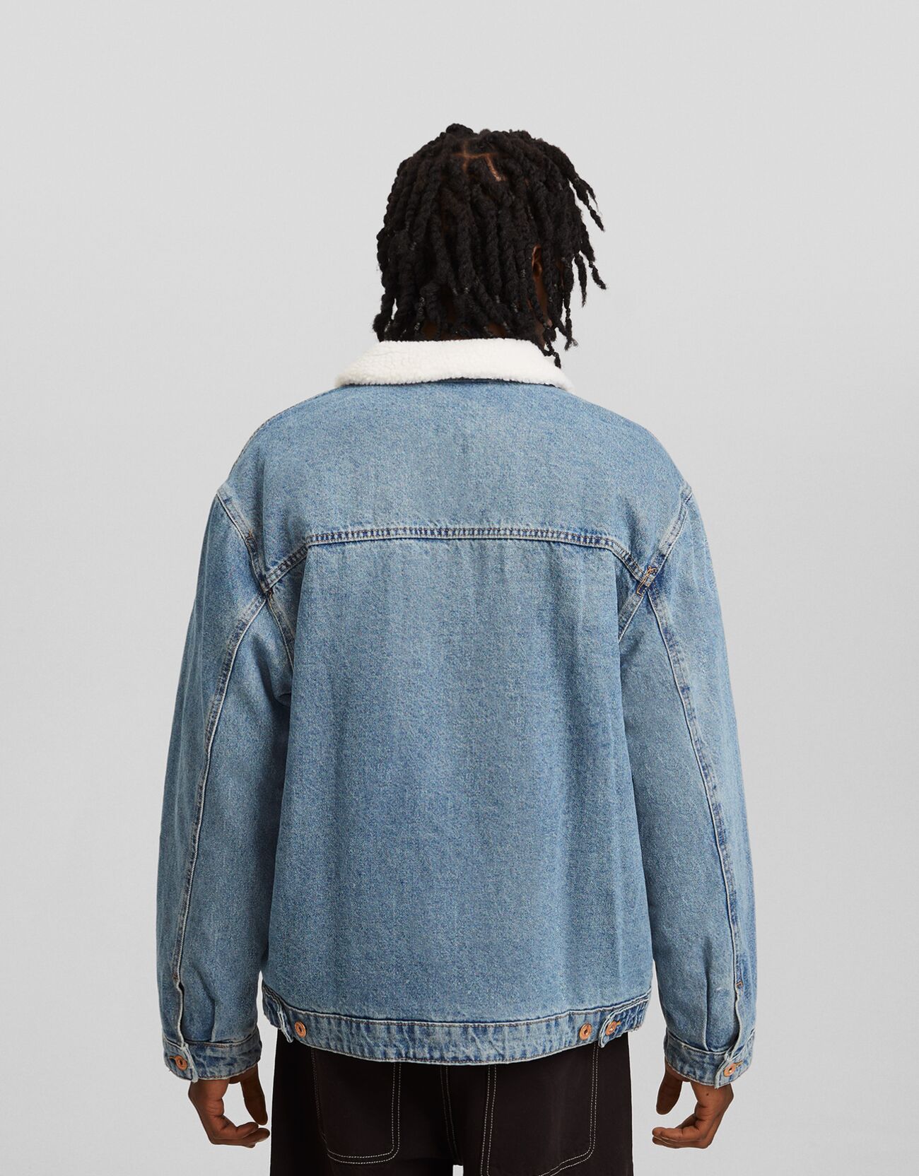 Thumbnail - Bershka Jeansjacke Mit Lammfellimitat Herren L Ausgewaschenes Blau