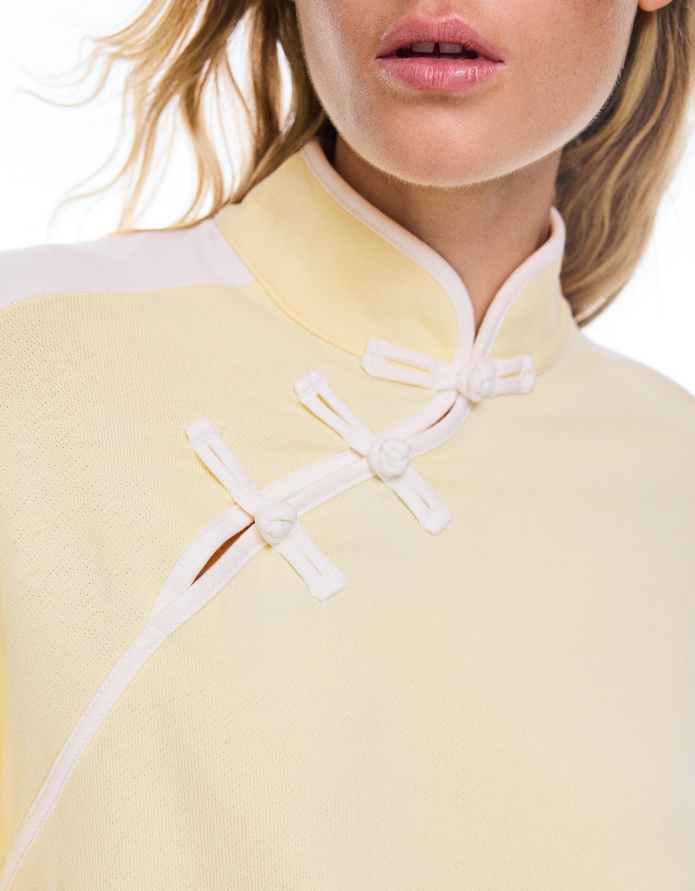 Long sleeve stand collar sweatshirt with clasps — Yellow