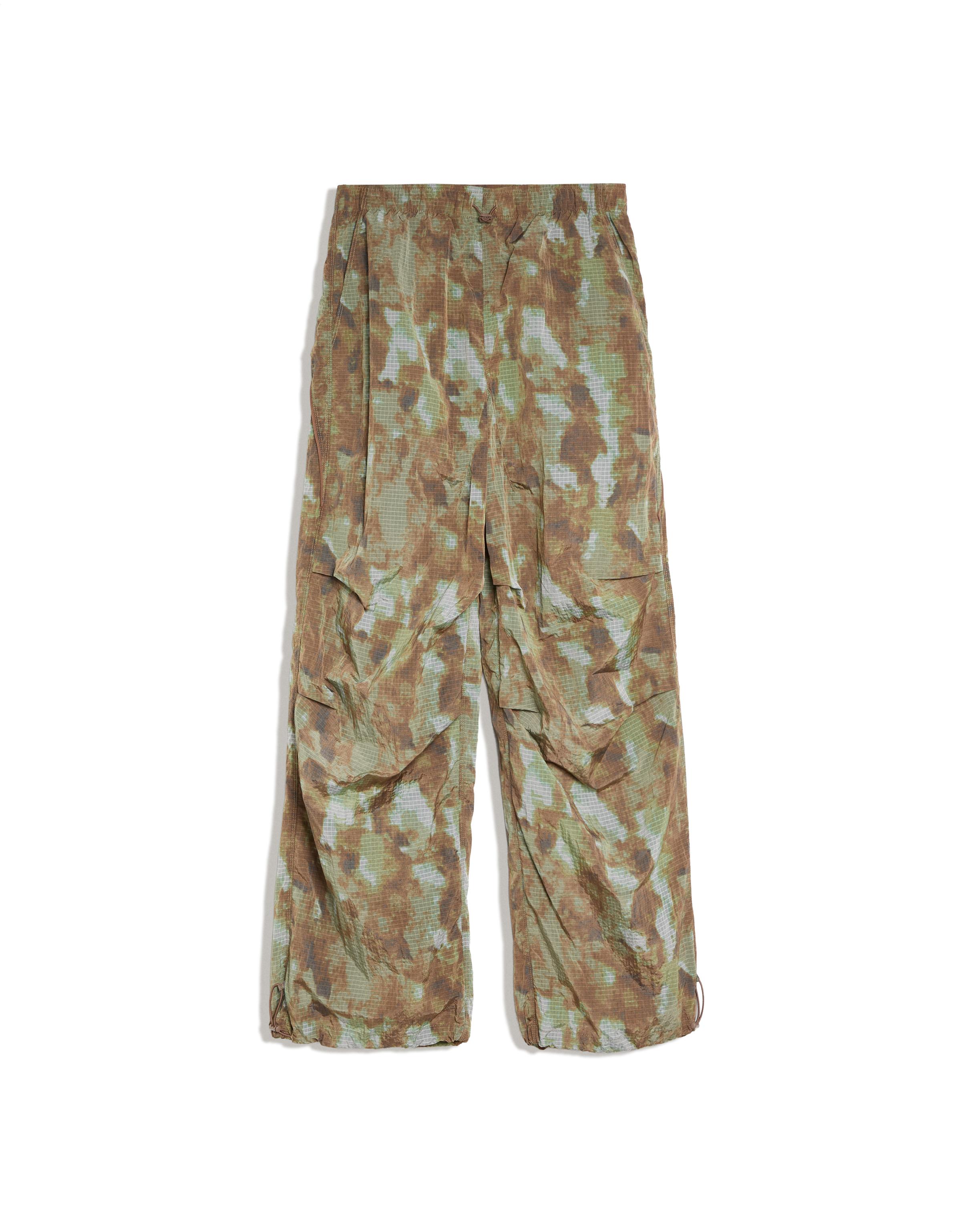 Technical print parachute trousers — Brown