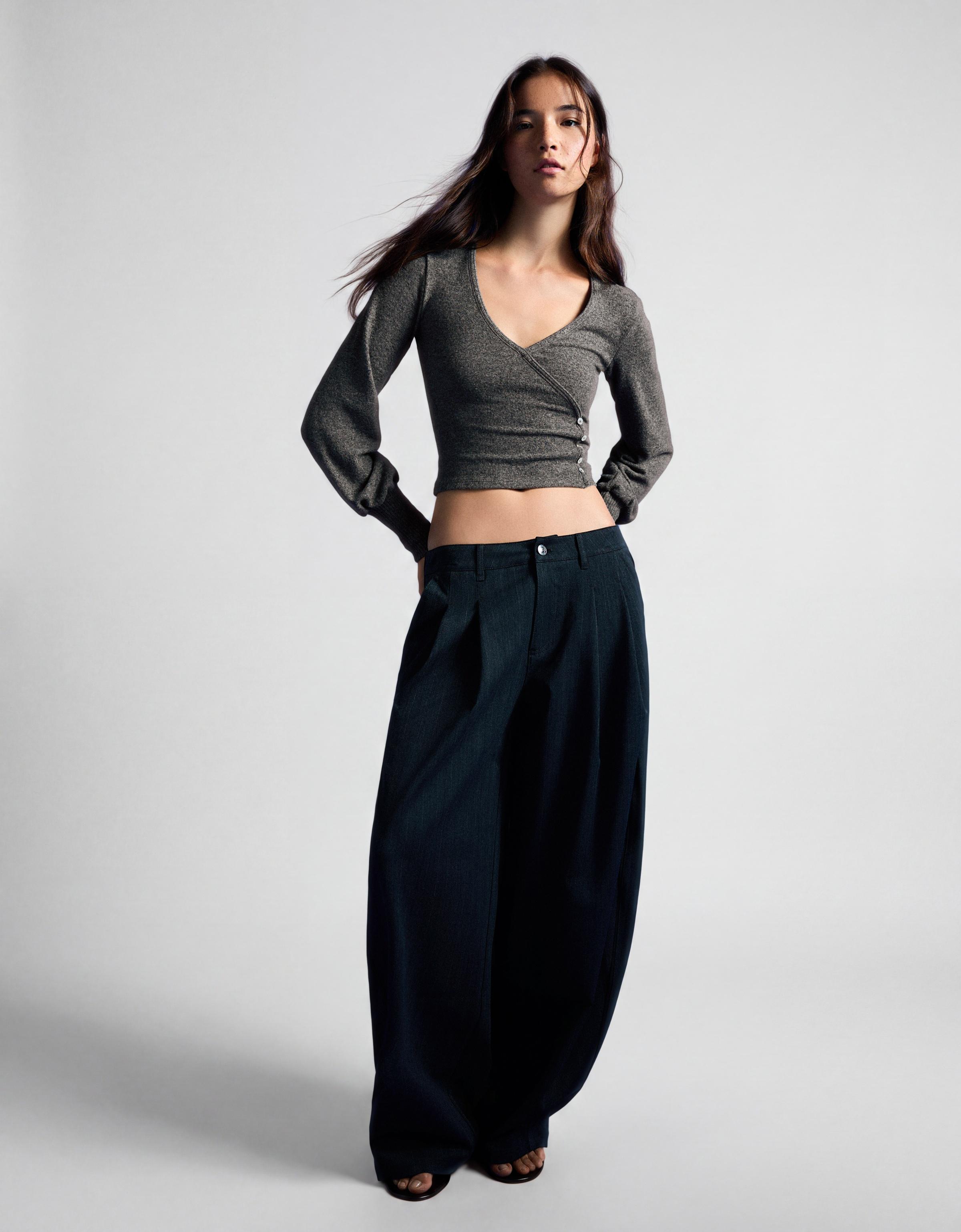 V-neck button jumper — Grey