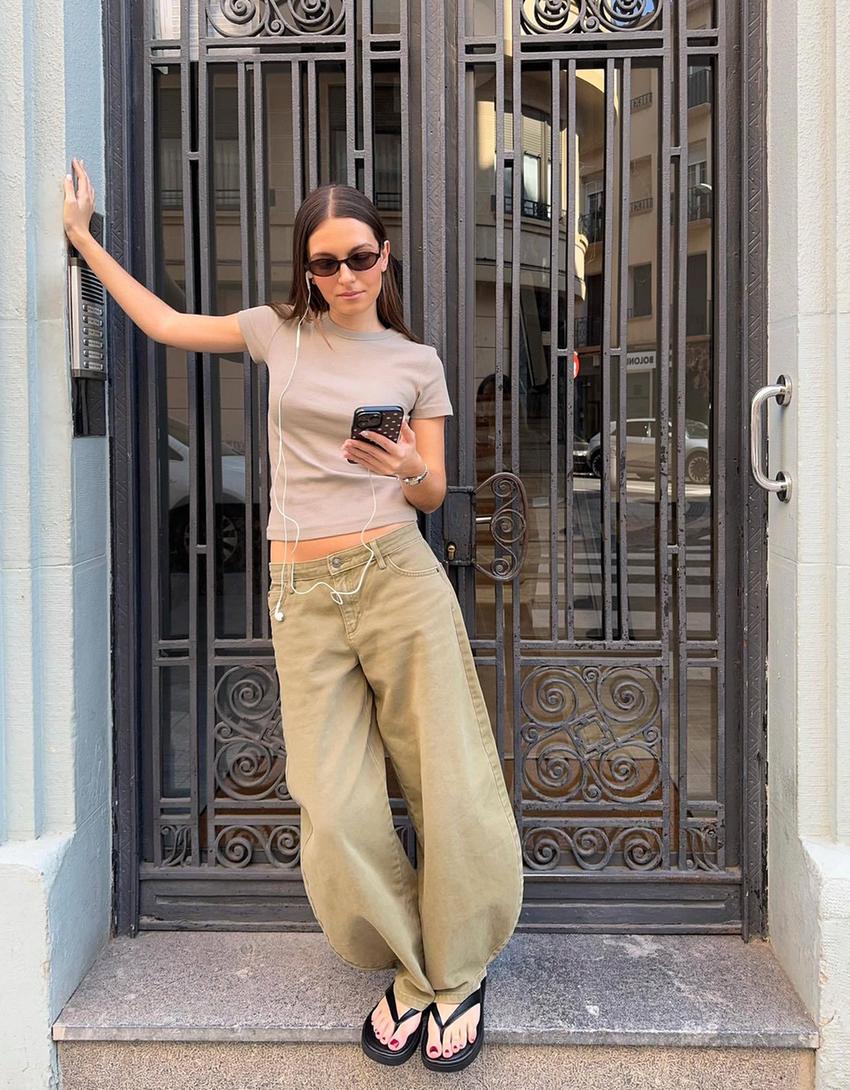 Flat thong sandals-BLACK