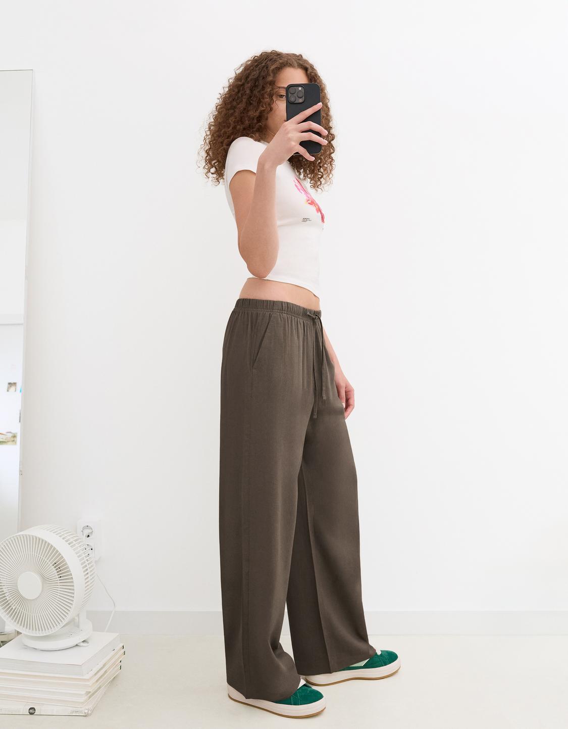 Linen blend trousers with an elasticated waistband