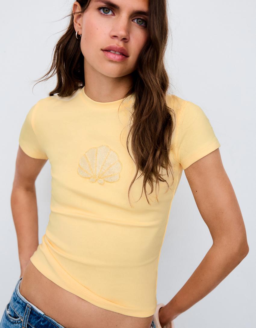 Short sleeve T-shirt with print and beads-Yellow