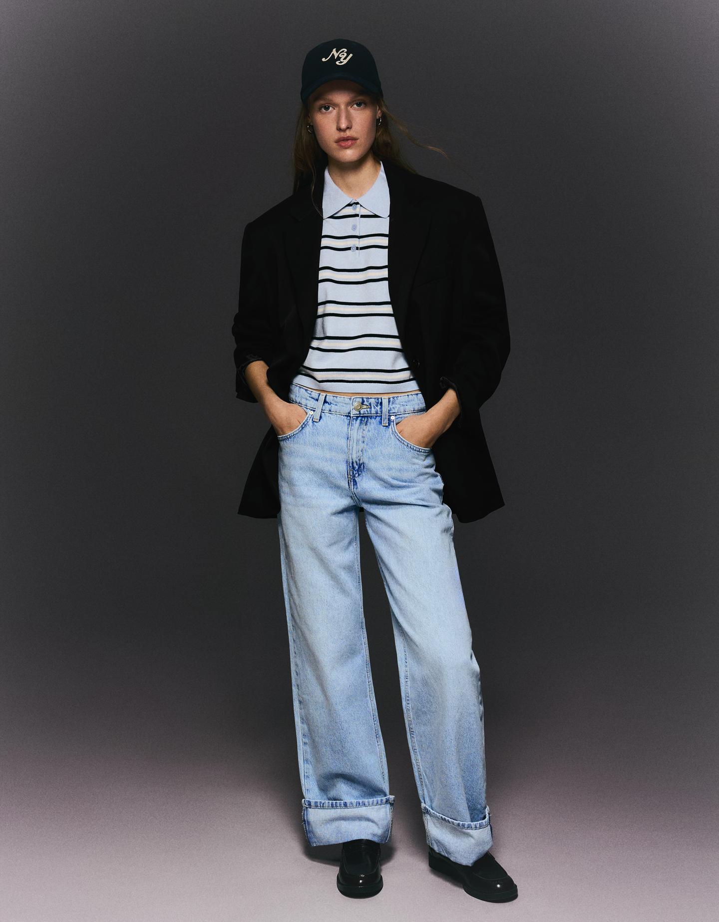 Bershka jeansy o kroju straight wide leg z wysokim stanem i podwinięciem wyblakły niebieski