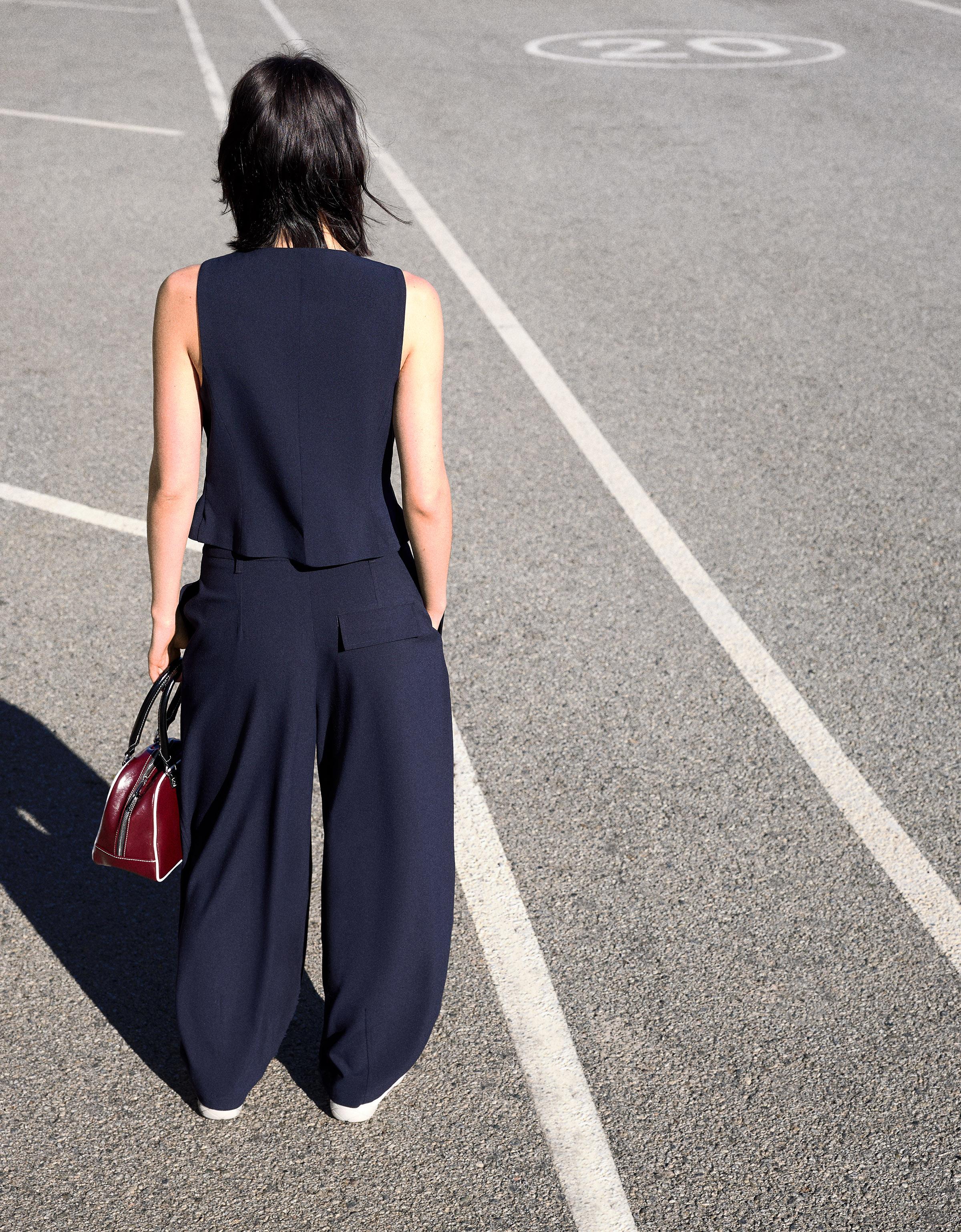 Fitted vest - Women | Bershka