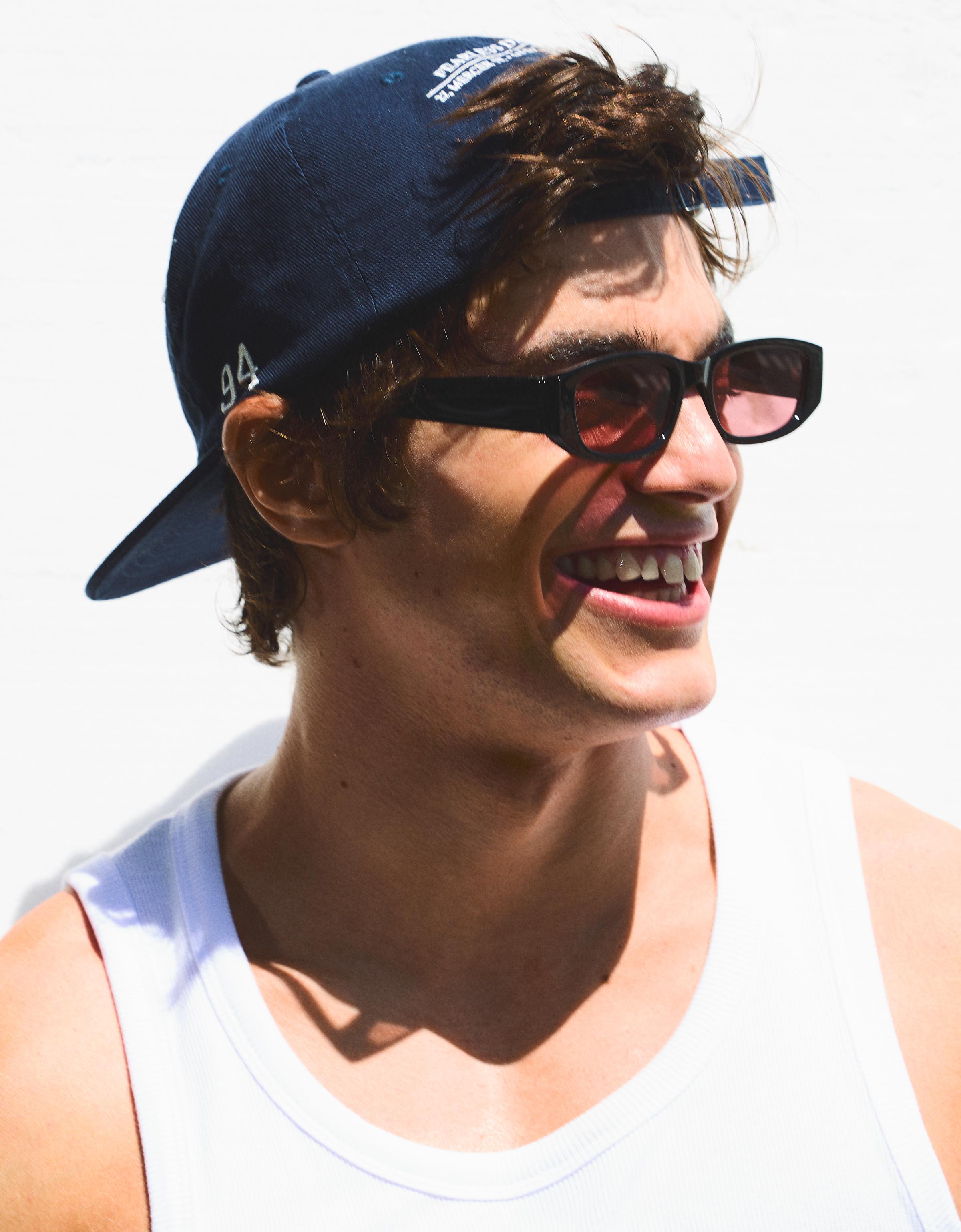 Oval plastic sunglasses — 0-661