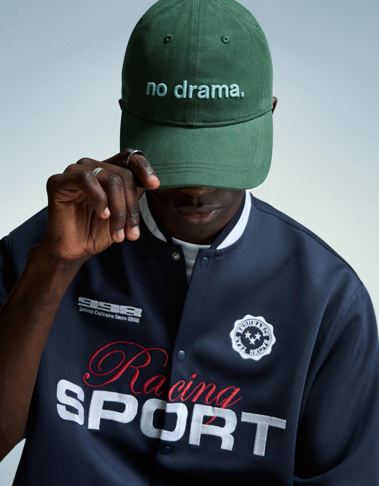 Bershka haftowana czapka zielony