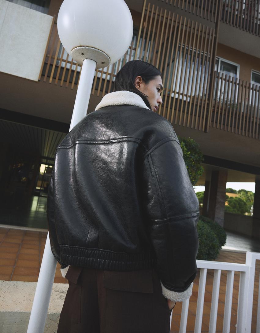 Cazadora efecto vinilo colo pelo-Negro