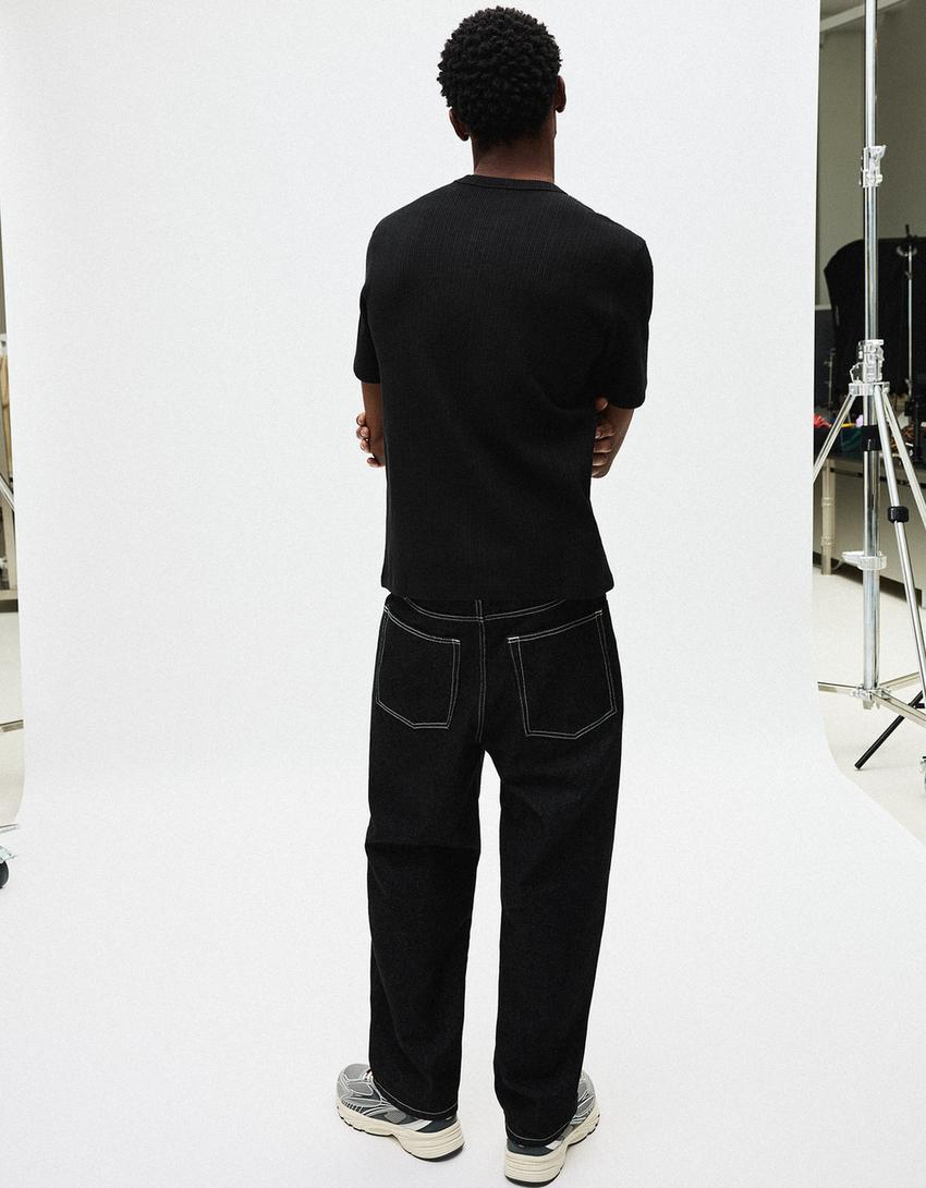 Textured short sleeve T-shirt-Black