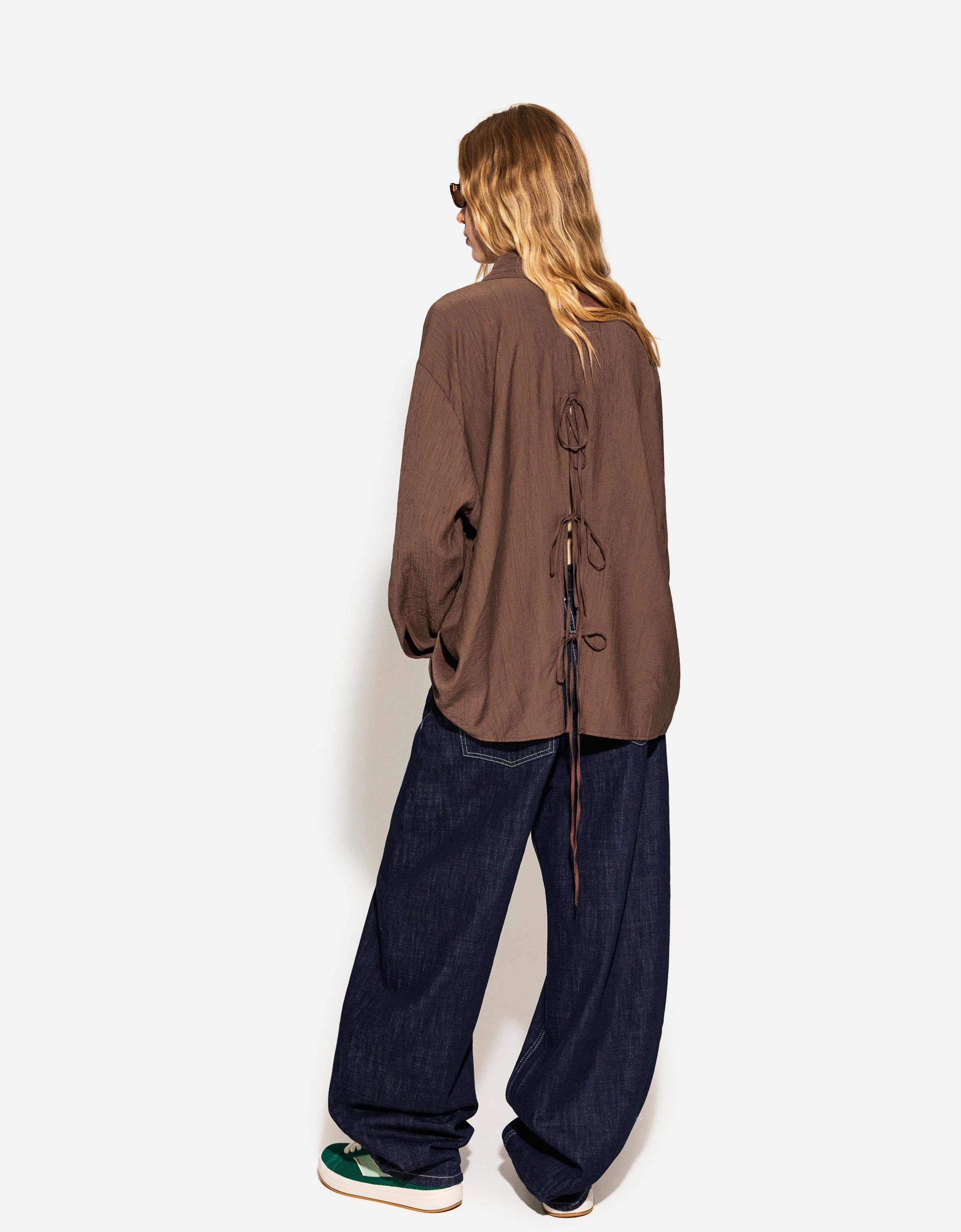 Bershka Crêpe-Hemd Mit Schleifen Damen Xl Braun