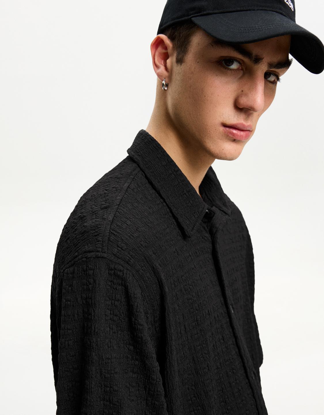 Textured boxy fit short sleeve shirt