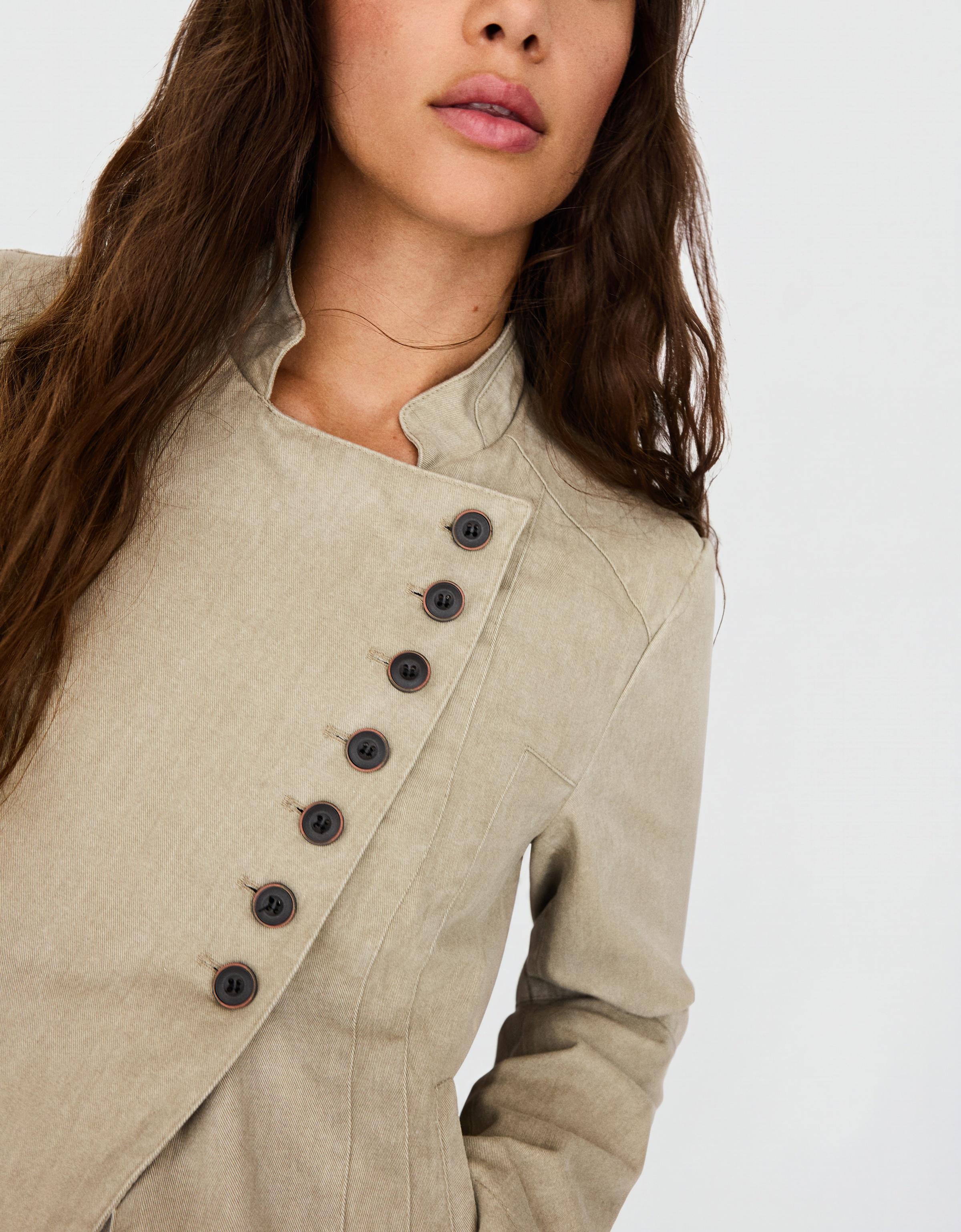 Double-breasted button-up blazer — Cream