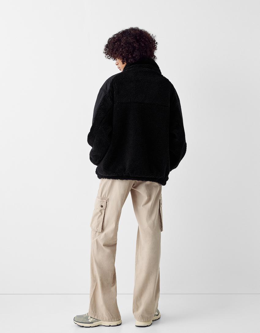 Blusão com efeito de pelo encaracolado com nylon em contraste-Preto-1