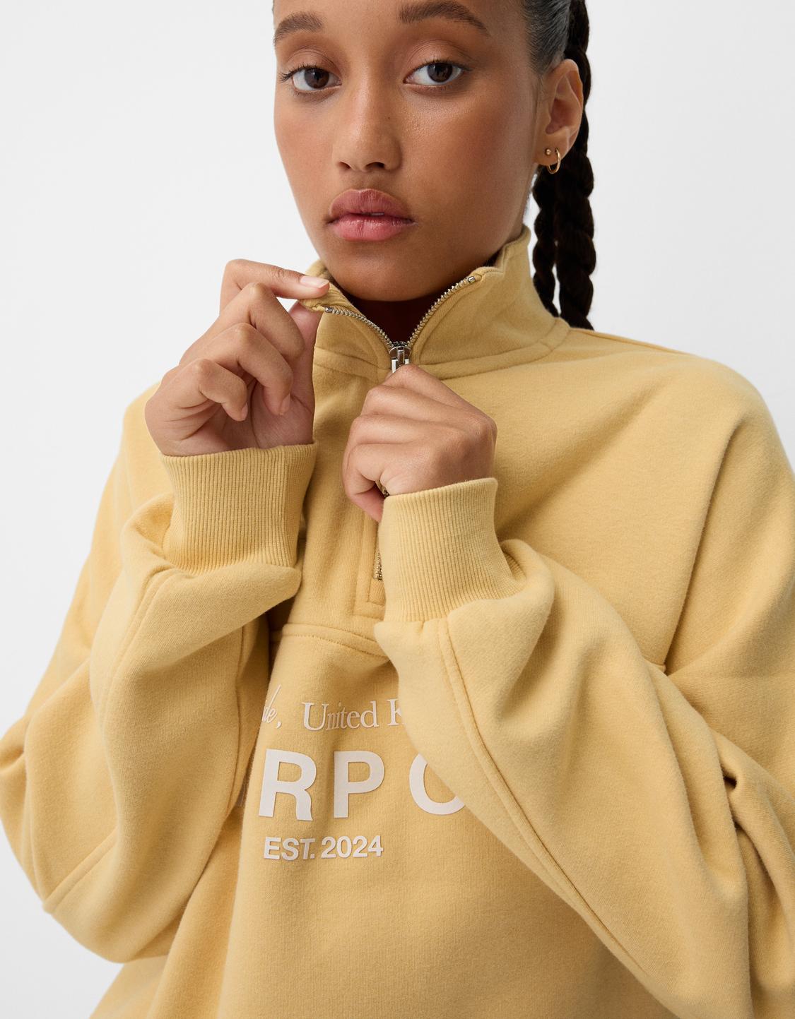 Printed sweatshirt with zip