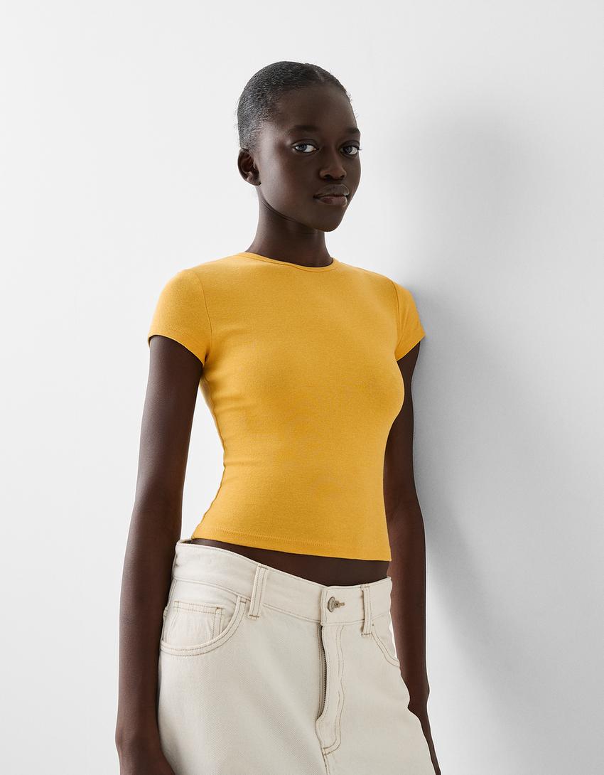 Short sleeve T-shirt with a round neck-Mustard-2