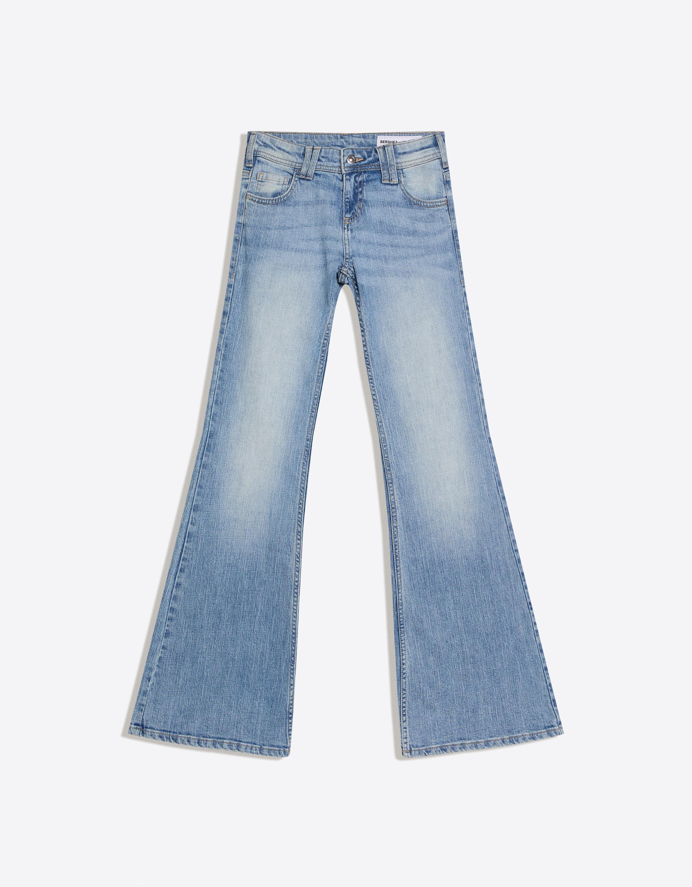 Bershka Düşük bel işlemeli flare fit jean görsel 4