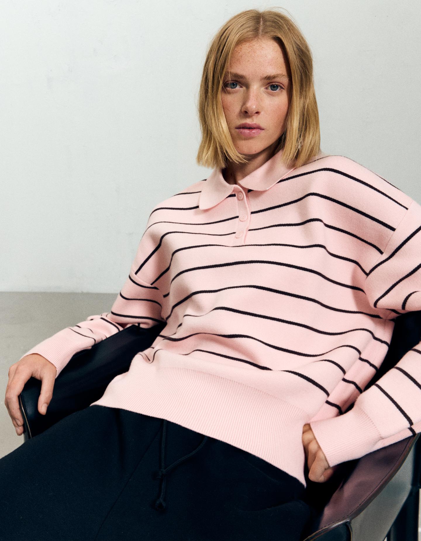 Bershka sweter z kołnierzykiem polo różowy