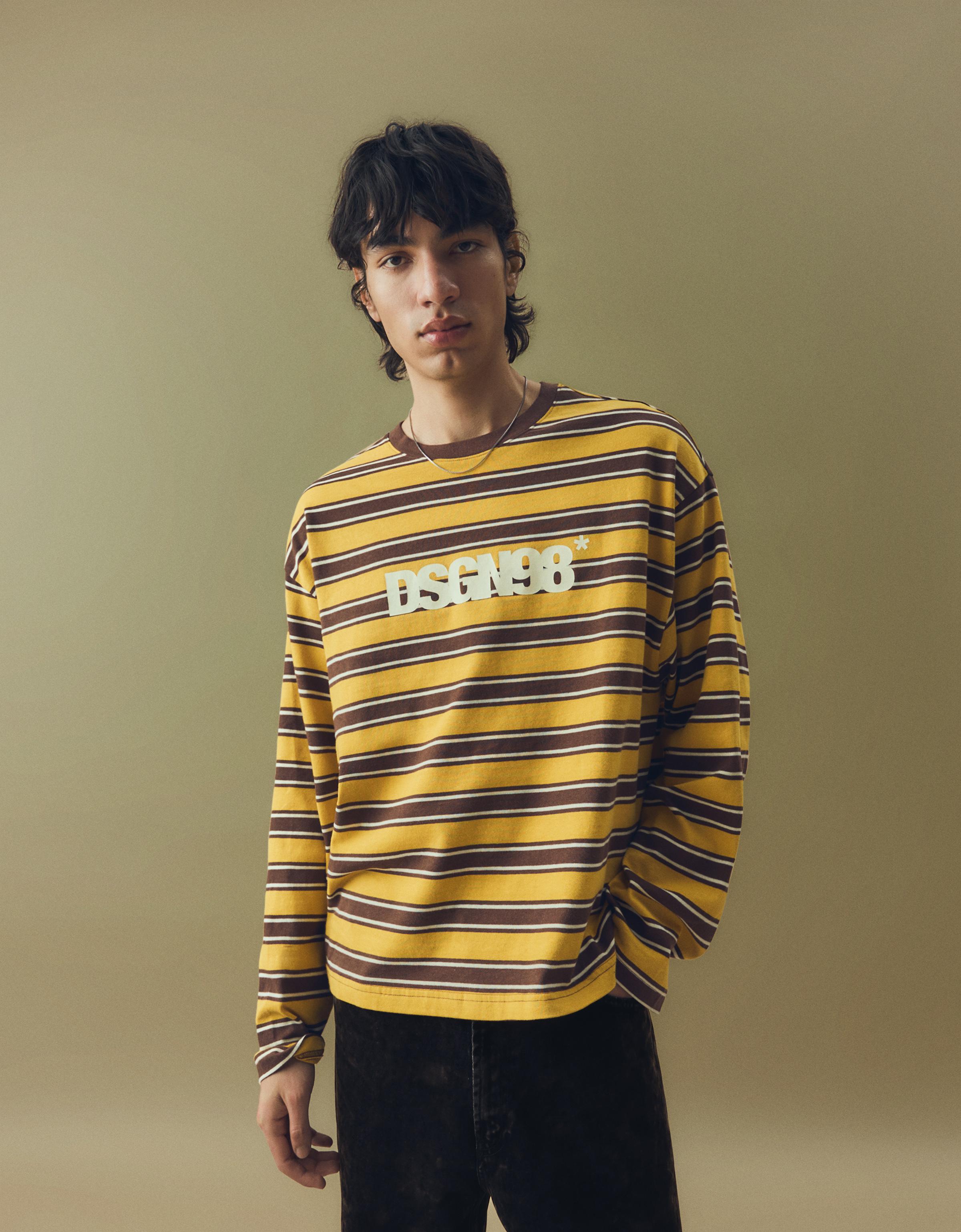 Bershka Langarmshirt Mit Retro-Print Herren Xl Senffarbe