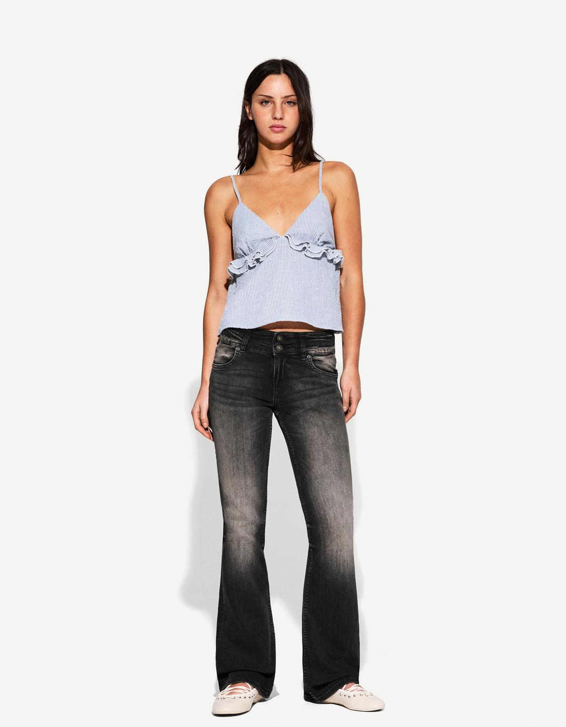 Low waist bootcut jeans