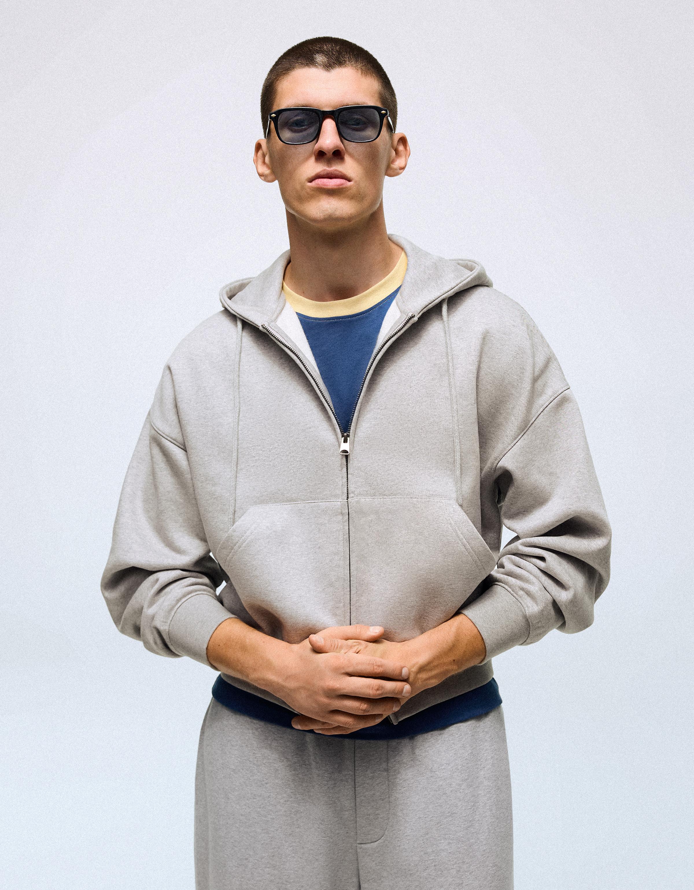 Zip-up hoodie — Grey