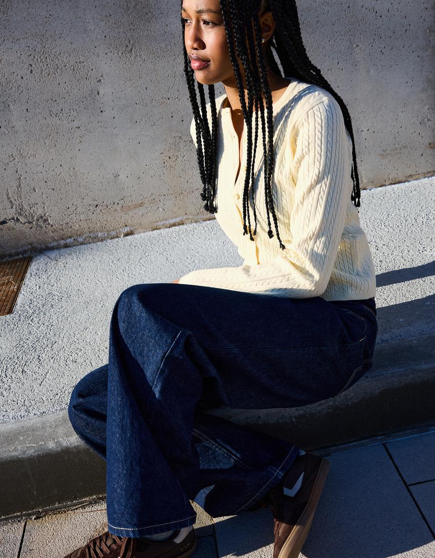 Kardigan z guzikami i warkoczowym splotem-Żółty