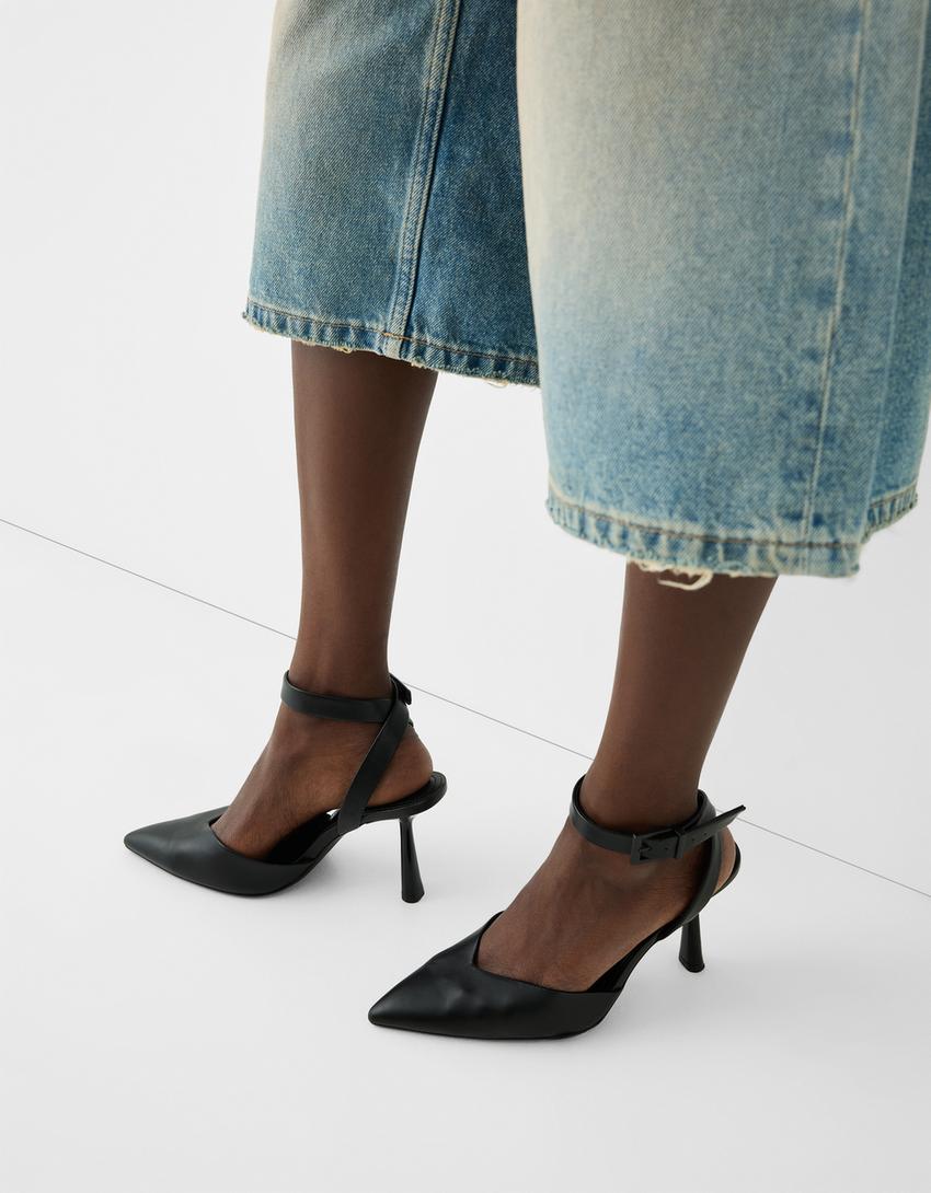 حذاء بكعبية مفتوحة وشريط وكعب-أسود-1