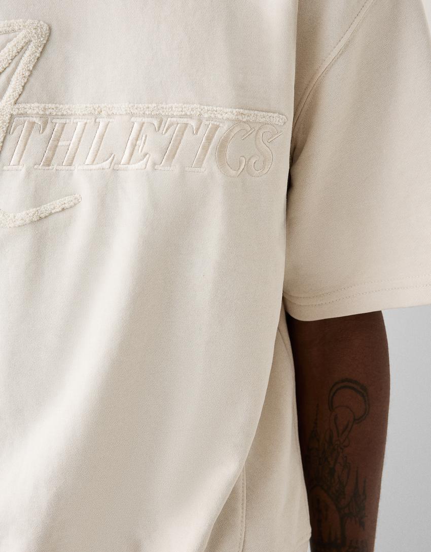 تيشرت قطيفة بأكمام قصيرة وطبعة-كريمي-5