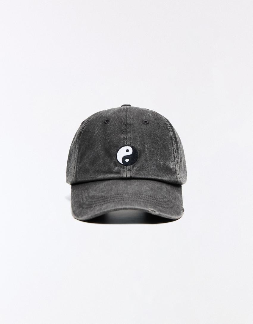 كاب مطرز-أسود