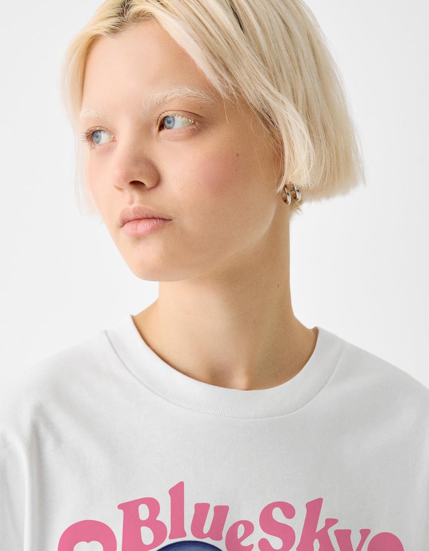 T-shirt da Bershka Wearable Art cropped boxy fit com estampado-Branco-3