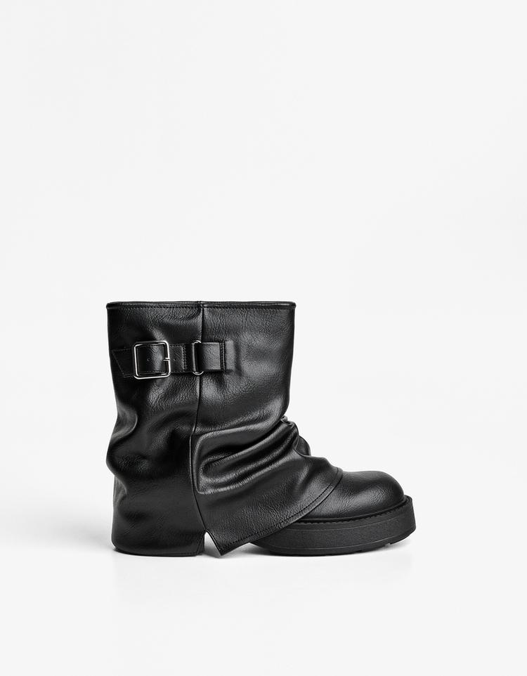 Flat ankle boots with buckle