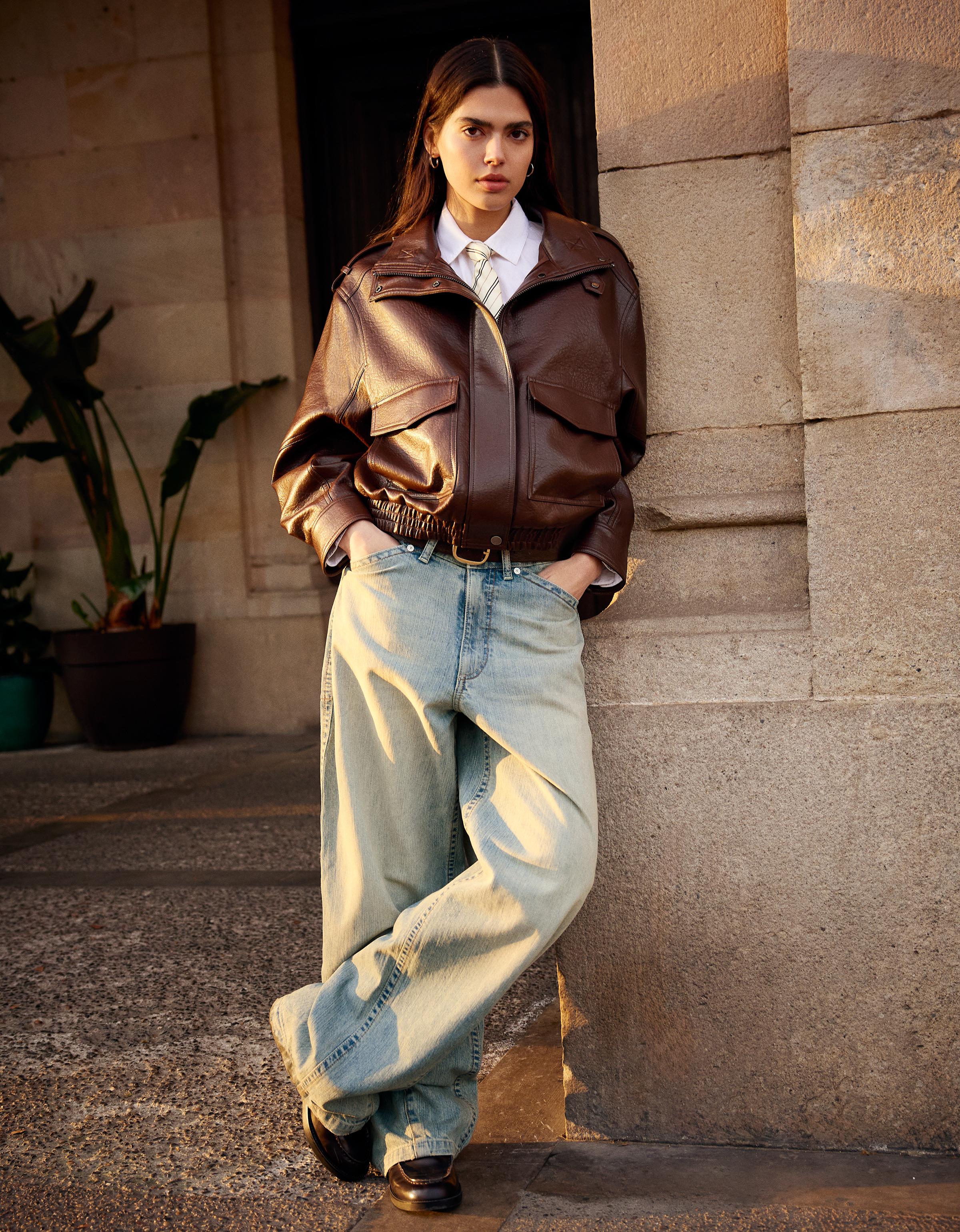 Bershka Jeans Mit Super Weitem Bein Und Tiefem Bund Damen 36 Ausgewaschenes Blau