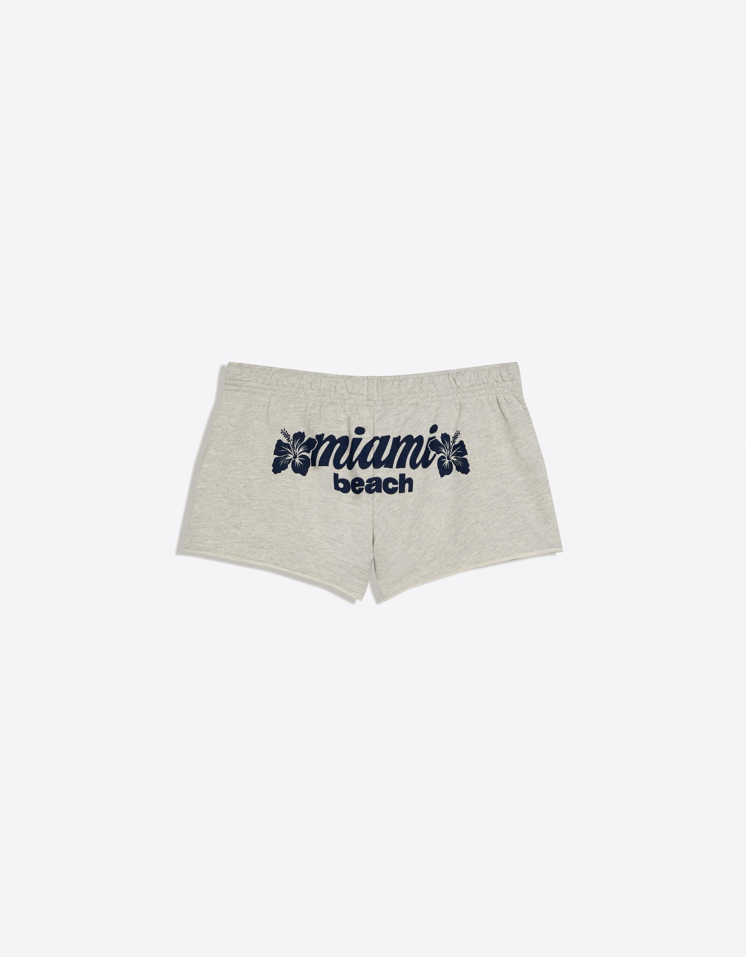 Bershka İşlemeli peluş şort görsel 6